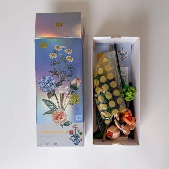 LOZ Mini Blocks Eternal Flowers II Set – Floral Building Kit, 680 Pcs - Picture 4 of 7